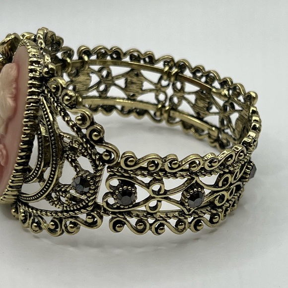 Vintage Victorian Florenza Cameo Bracelet 🌹 - Picture 4 of 5